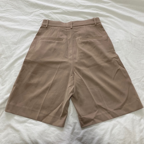 H&M Shorts - Picture 2 of 4